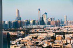 Abu Dhabi – Emirados Árabes Unidos (AZI)